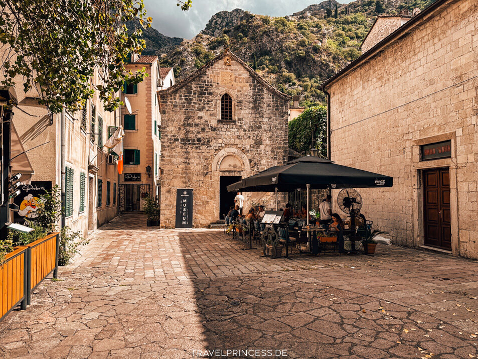 Kirche des Heiligen Michael Crkva Svetog Mihaila Kotor Sehenswürdigkeiten Reisetipps Top Geheimtipps Urlaub Reisebericht Reiseführer Travelprincess Reiseblog