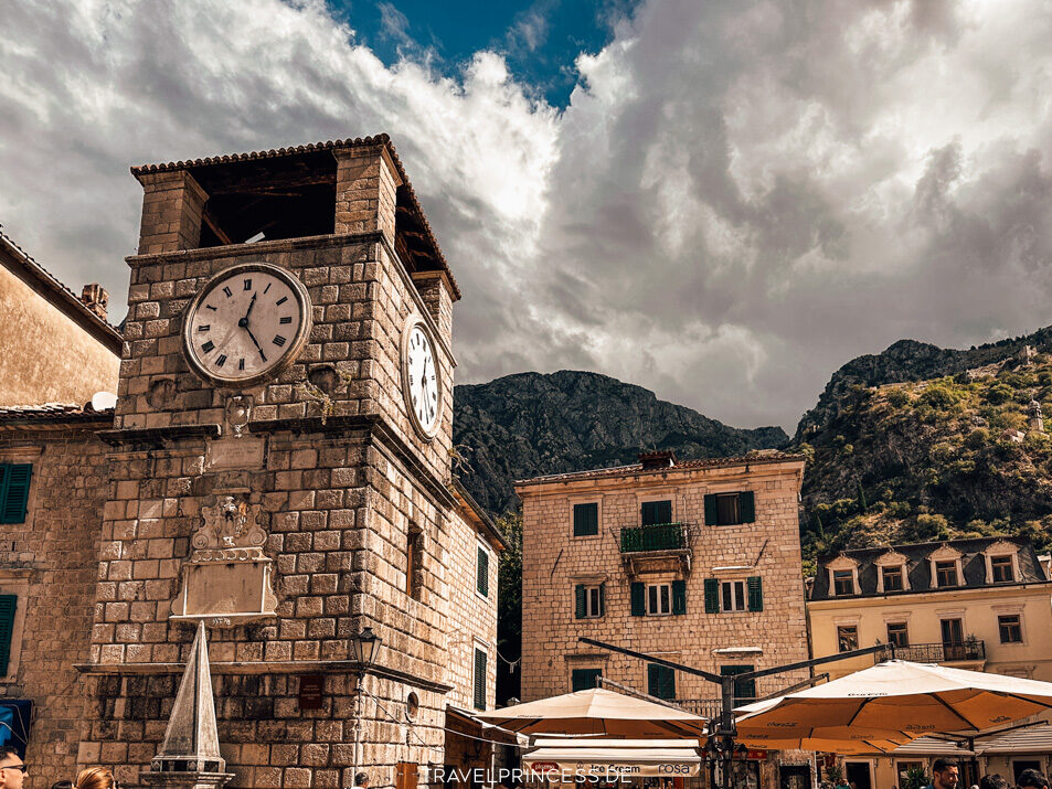 Montenegro Reiseblog Travelprincess Uhrenturm auf der Piazza of the Arms