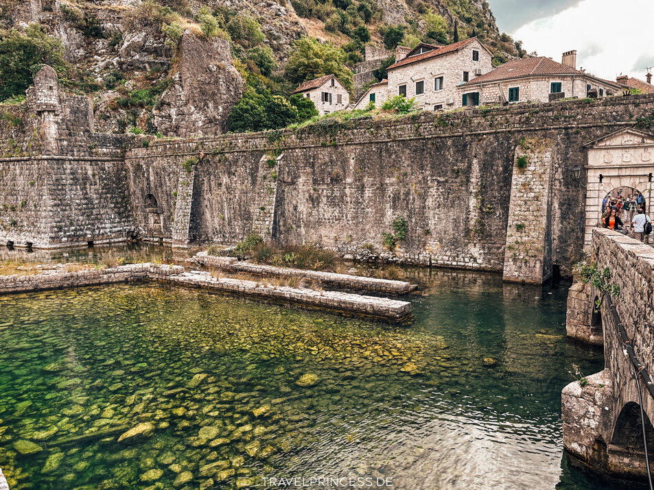 Stadtmauern Kotor River Gate / North Gate Reiseführer Sehenswürdigkeiten Reiseblog Travelprincess Montenegro