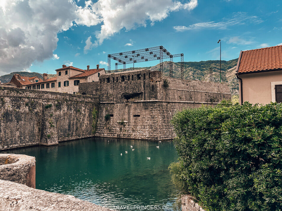 Stadtmauern Kotor River Gate / North Gate Reiseführer Sehenswürdigkeiten Reiseblog Travelprincess Montenegro