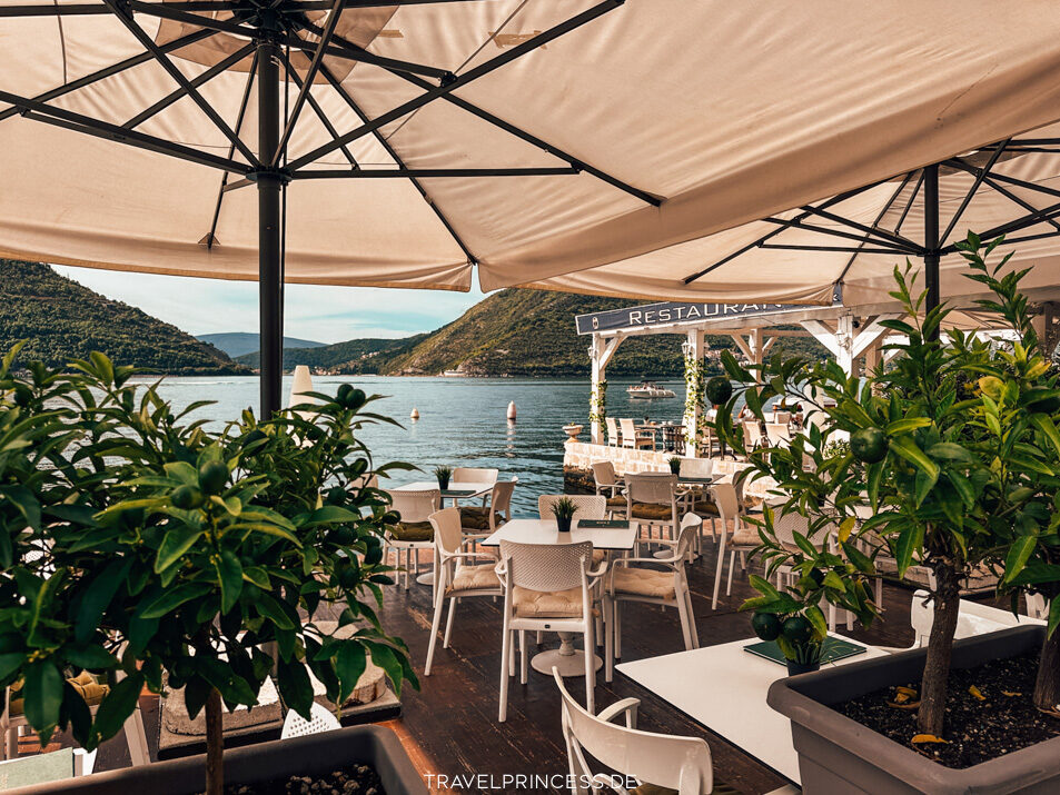 Saint Nicholas Church + Glockenturm mit Aussicht in Perast Montenegro Sehenswürdigkeiten Highlights Bucht von Kotor Travelprincess Reiseblog