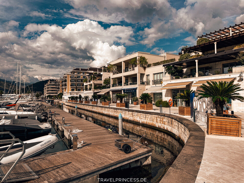Tivat Montenegro Travelprincess Reiseblog Urlaub Reisebericht Reiseführer Sehenswürdigkeiten Highlights Roadtrip Karte