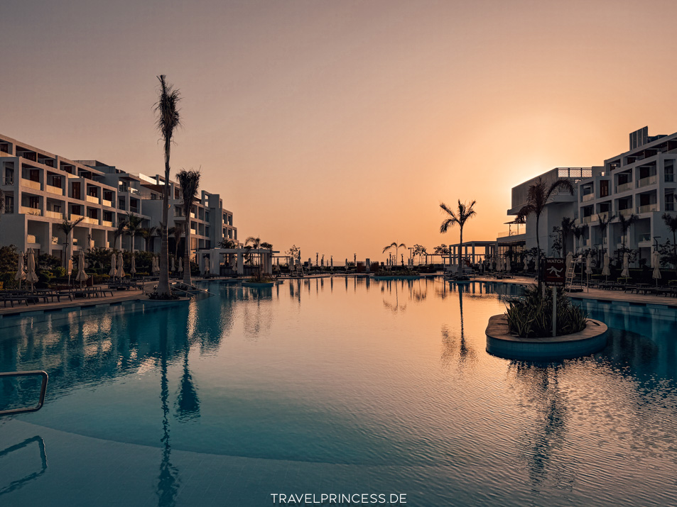 Resort am Strand Meer Schnorcheln Hausriff Rixos Radamis Pools Kulinarik Erfahrungen Bewertungen Essen Reiseblog Hotelvlog Travelprincess a la carte Restaurants Buffet wie viele
