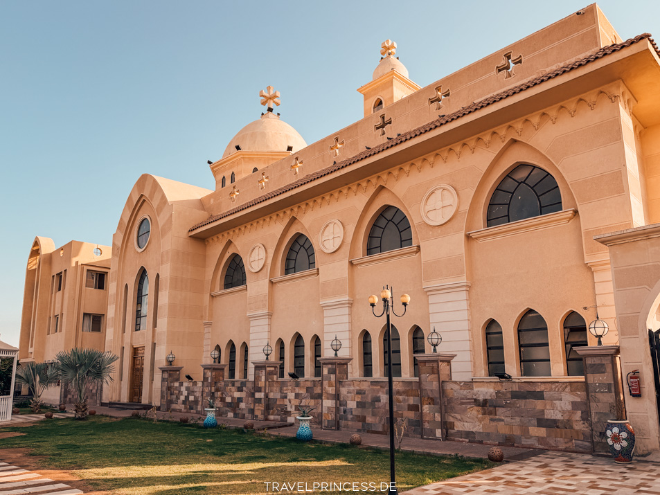 Sharm El Sheikh Reisetipps Sehenswürdigkeiten Rixos Radamis Hotel am Strand Bewertung Empfehlung Erfahrung Ägypten Reiseblog Travelprincess Corendon Direktflug Sharm El Sheikh St. Mary Kirche katholisch