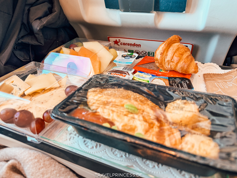 Direktflüge Corendon Menüs Essen an Bord Deutschland - Nürnberg Hannover Düsseldorf Erfahrungen Reiseblog Travelprincess