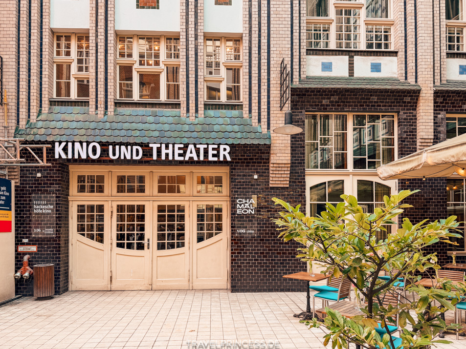 Hackesche Höfe Geschäfte Kino Restaurant Theater sehenswert Travel Guide Reisetipps Reiseblog Travelprincess 3 Tage zu Fuß kostenlose Highlights