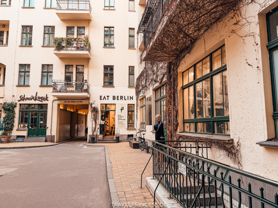 Hackesche Höfe Geschäfte Kino Restaurant Theater sehenswert Travel Guide Berlin Reisetipps Reiseblog Travelprincess 3 Tage zu Fuß kostenlose Highlights