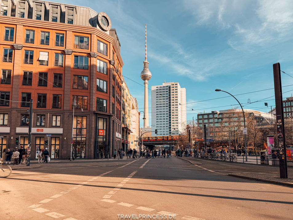 Anreise Berlin öffentliche Verkehrsmittel BVG Tipps Reiseblog Travelprincess Berlin Sehenswürdigkeiten Guide zu Fuß Mitte