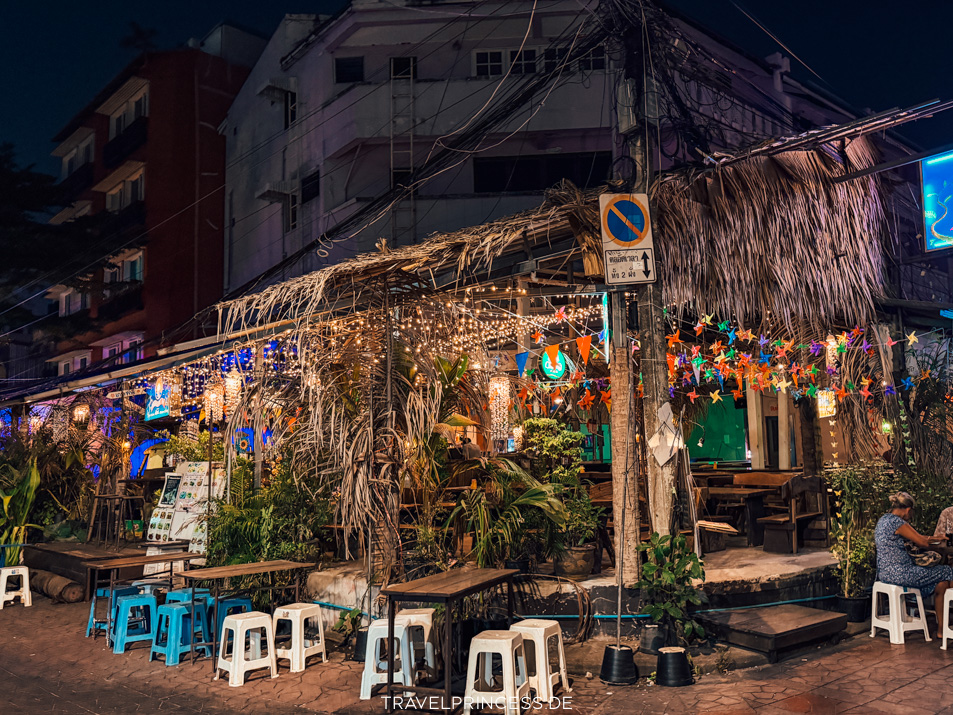Thanon Rambuttri Road Empfehlungen Thailand Restaurants Party Khaosan Road Travelprincess Reiseblog Thailand Reisebericht