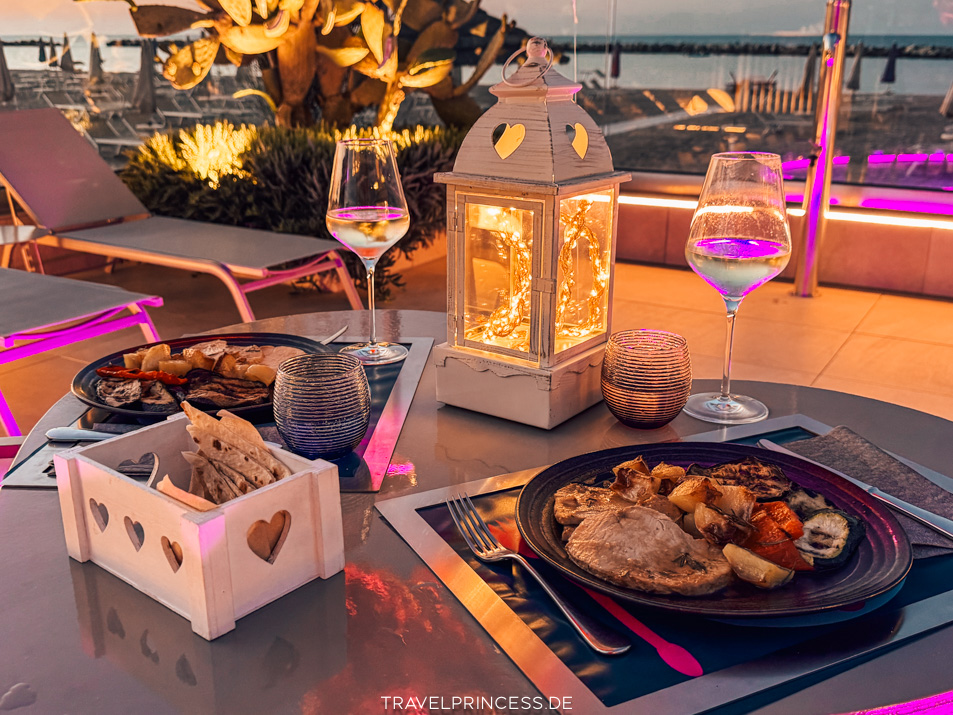 Romantisches Dinner Aperitif You & Me Beach Hotel Rimini Italien Urlaub Terrasse Essen Travelprincess Reisebericht Erfahrungen