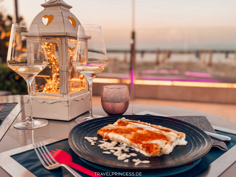 Romantisches Dinner Aperitif You & Me Beach Hotel Rimini Italien Urlaub Terrasse Essen Travelprincess Reisebericht Erfahrungen