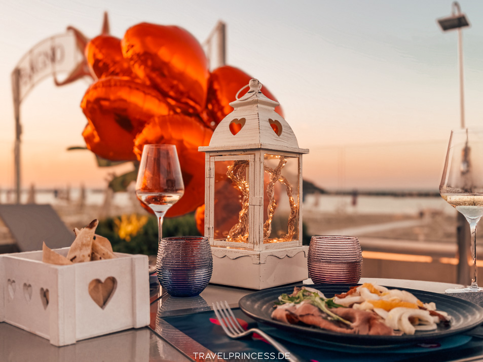 Romantisches Dinner Aperitif You & Me Beach Hotel Rimini Italien Urlaub Terrasse Essen Travelprincess Reisebericht Erfahrungen