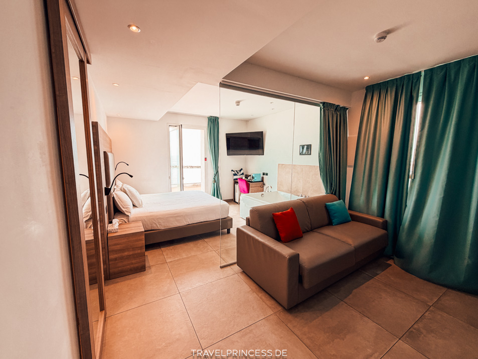 Suite Balcony Italien Strandurlaub Whirlpool privat direkt am Meer Unterkunft Tipps Emilia-Romagna