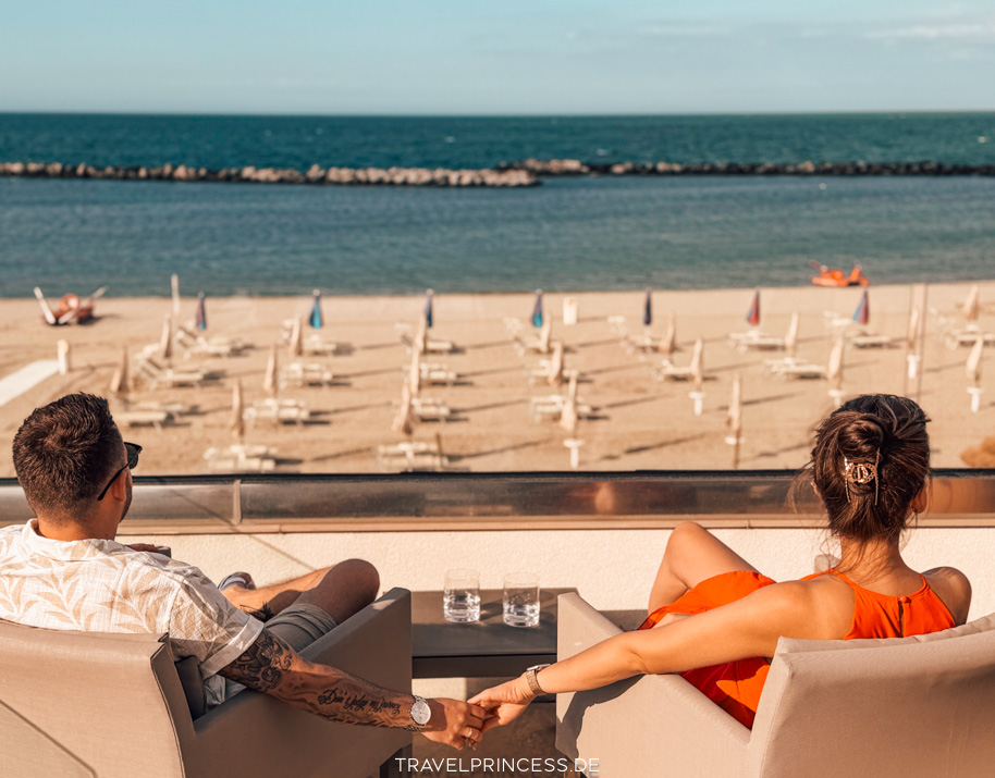 You & Me Beach Hotel Rimini - Adults Only direkt am Strand von Italien Reisebericht Travelprincess Reiseblog Italien Erfahrungen Bewertungen Strand Hotel Rimini direkt am Meer Whirlpool