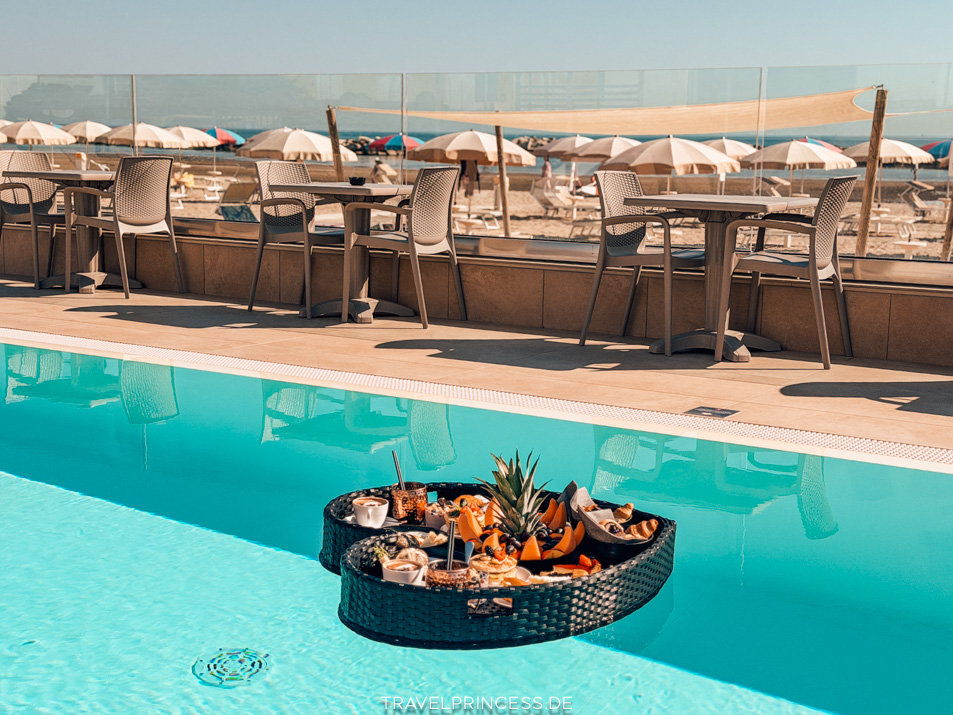 Heart Floating Breakfast - You & Me Beach Hotel Rimini Reiseblog Travelprincess Erfahrungen Italien Tipps Reisebericht Reiseführer
