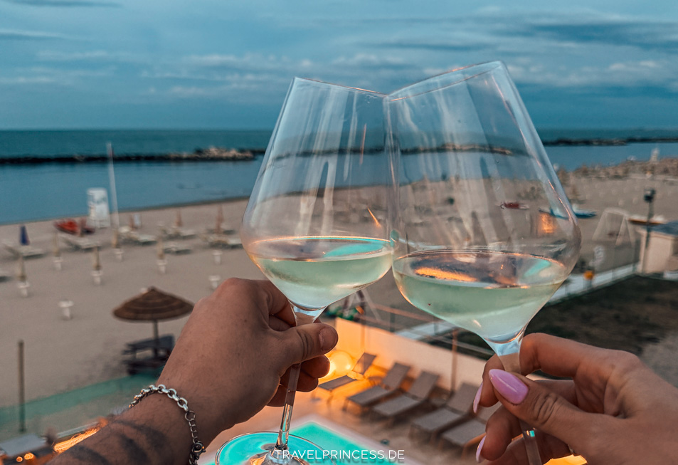 Fazit Bewertungen Reisebericht Travelprincess Reiseblog You & Me Beach Hotel Rimini Italien Urlaub direkt am Meer einzigartiges Hotel besonders Geheimtipp