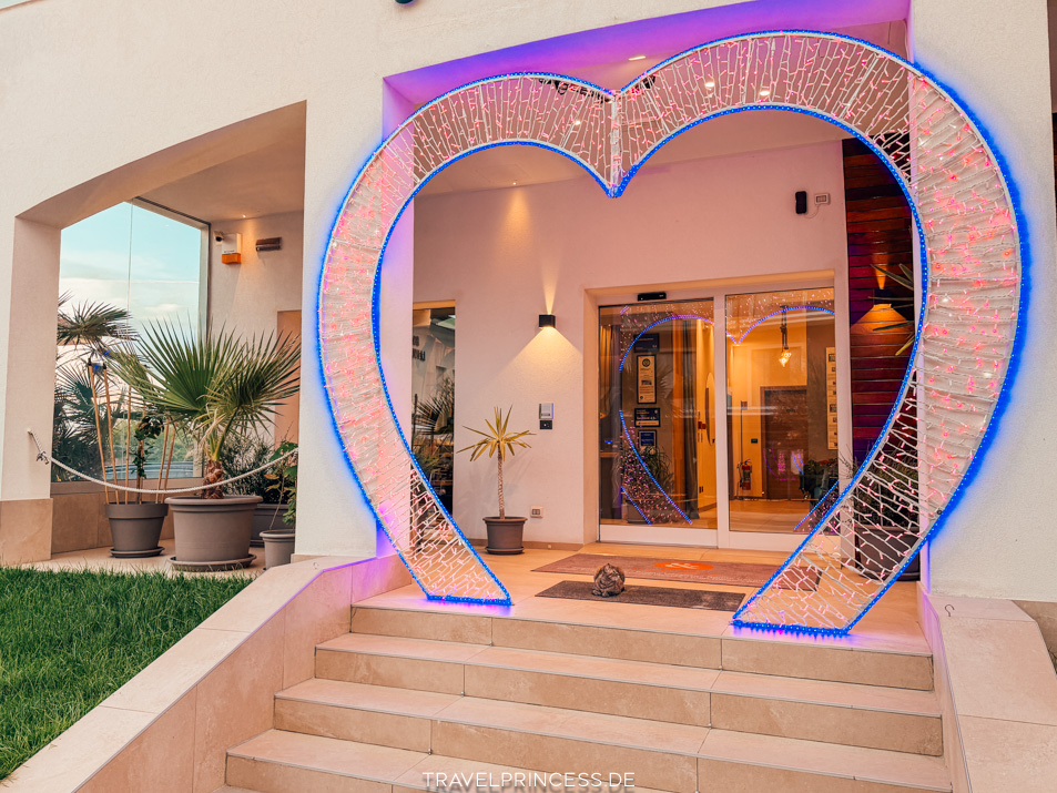 You & Me Beach Hotel Rimini Zimmer und Suiten Erfahrungen Privatsphäre Whirlpool Meerblick Bewertungen Reiseblog Travelprincess Italien Tipps Rimini Hotel direkt am Strand