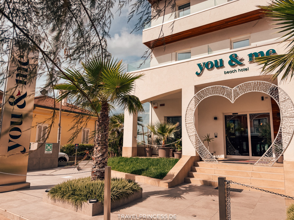 You & Me Beach Hotel Rimini - Adults Only direkt am Strand von Italien Reisebericht Travelprincess Reiseblog Italien Erfahrungen Bewertungen Strand Hotel Rimini direkt am Meer Whirlpool