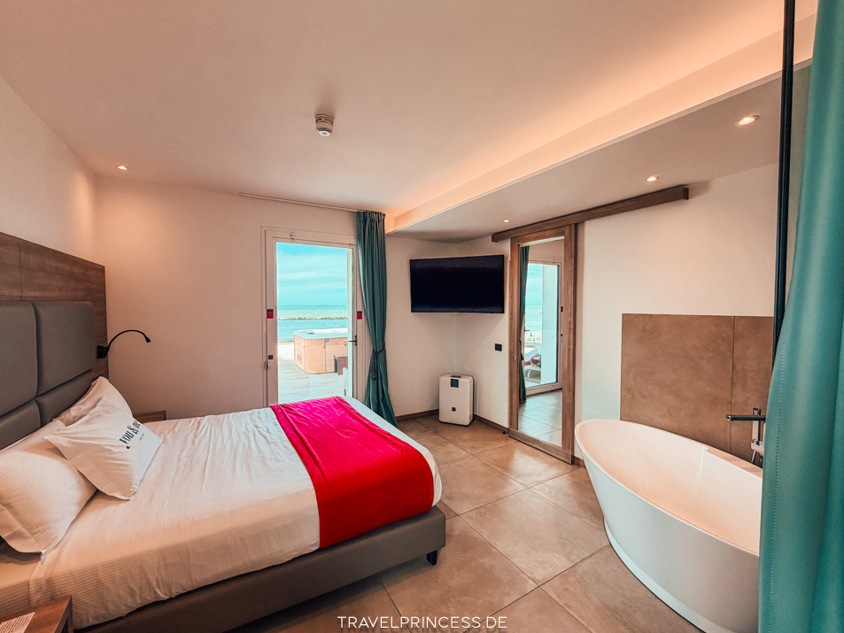 Terrace Wellness Suite Italien Strandurlaub Whirlpool privat direkt am Meer Unterkunft Tipps Emilia-Romagna