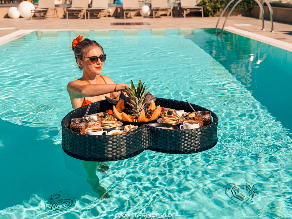 Heart Floating Breakfast - You & Me Beach Hotel Rimini Reiseblog Travelprincess Erfahrungen Italien Tipps Reisebericht Reiseführer