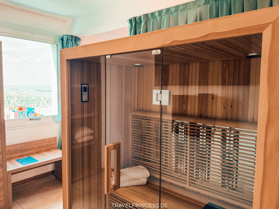 Terrace Wellness Suite Italien Strandurlaub Whirlpool privat direkt am Meer Unterkunft Tipps Emilia-Romagna