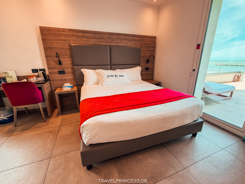 You & Me Beach Hotel Rimini - Adults Only direkt am Strand von Italien Reisebericht Travelprincess Reiseblog Italien Erfahrungen Bewertungen Strand Hotel Rimini direkt am Meer Whirlpool
