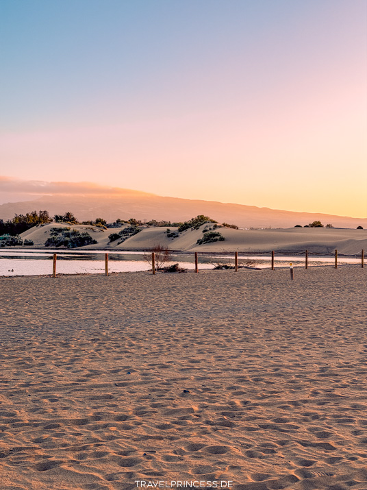 Dünen von Maspalomas Yoga, Meditation Mindful Walk mit Yaiza Guimarè zum Sonnenaufgang Reiseblog Travelprincess