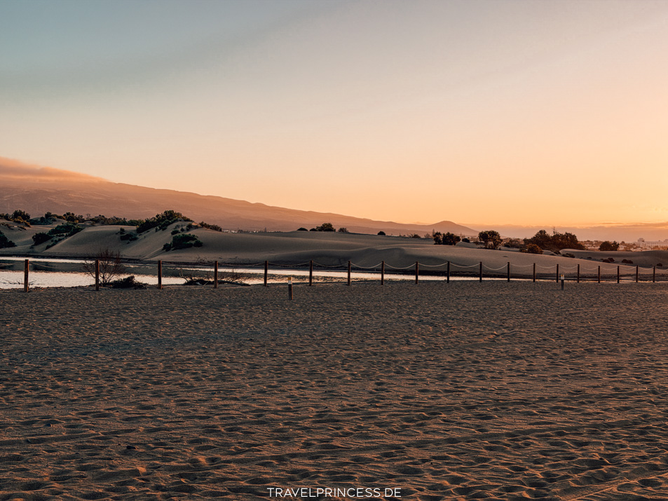 Dünen von Maspalomas Yoga, Meditation Mindful Walk mit Yaiza Guimarè zum Sonnenaufgang Reiseblog Travelprincess