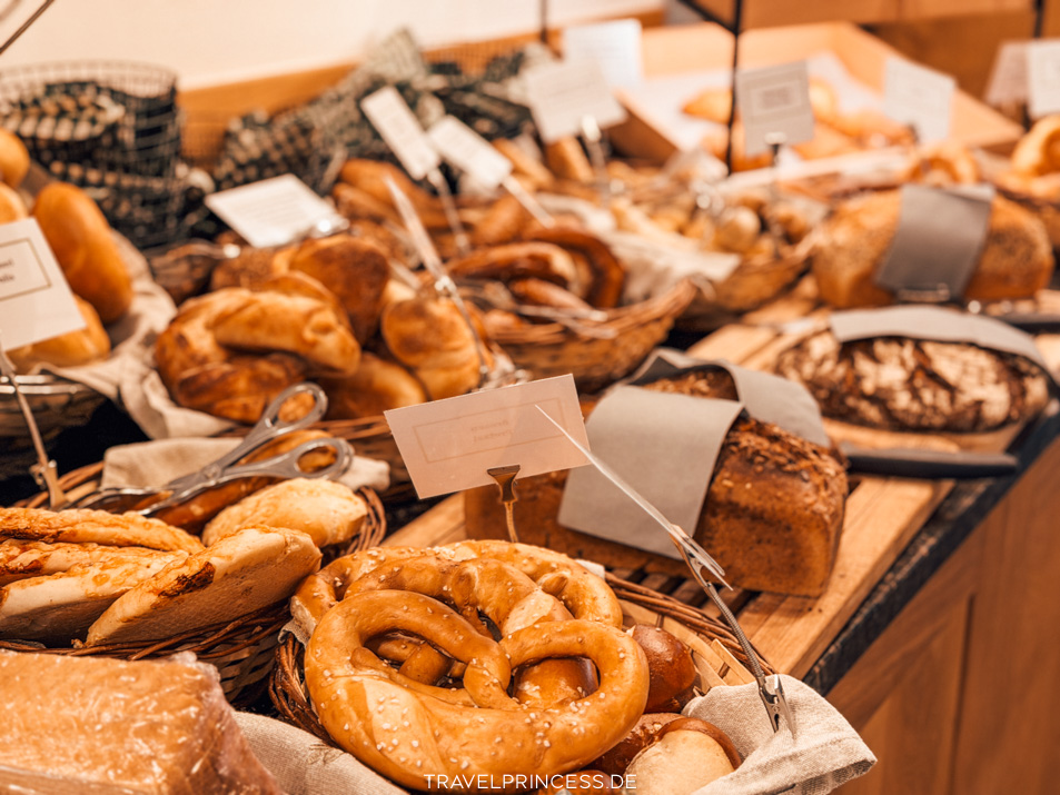 Frühstücksbuffet Puradies Leogang Bio Vegetarisch Auswahl lohnt es sich Erfahrungen Reisebericht Reiseblog Travelprincess
