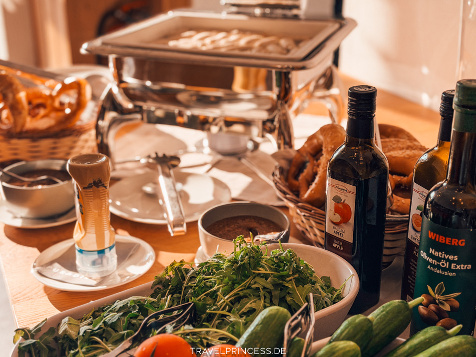 Frühstücksbuffet Puradies Leogang Bio Vegetarisch Auswahl lohnt es sich Erfahrungen Reisebericht Reiseblog Travelprincess