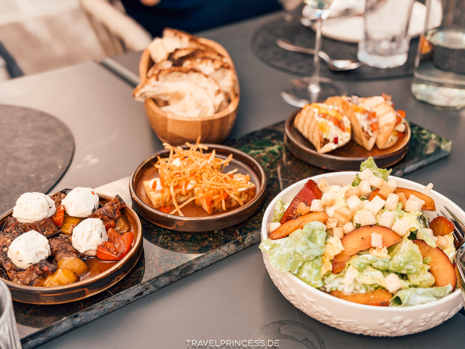 Puradies Gourmet Restaurant Leogang Ess:enz Erfahrungen Menü Reiseblog Travelprincess Tapas Österreich