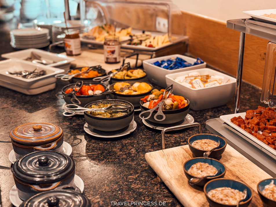 Frühstücksbuffet Puradies Leogang Bio Vegetarisch Auswahl lohnt es sich Erfahrungen Reisebericht Reiseblog Travelprincess