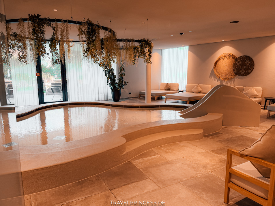 Puradies Leogang Erfahrungen Reisebericht Travelprincess Reiseblog Österreich Tipps Bewertungen Heaven Spa Pool Badeteich Panorama Kinder
