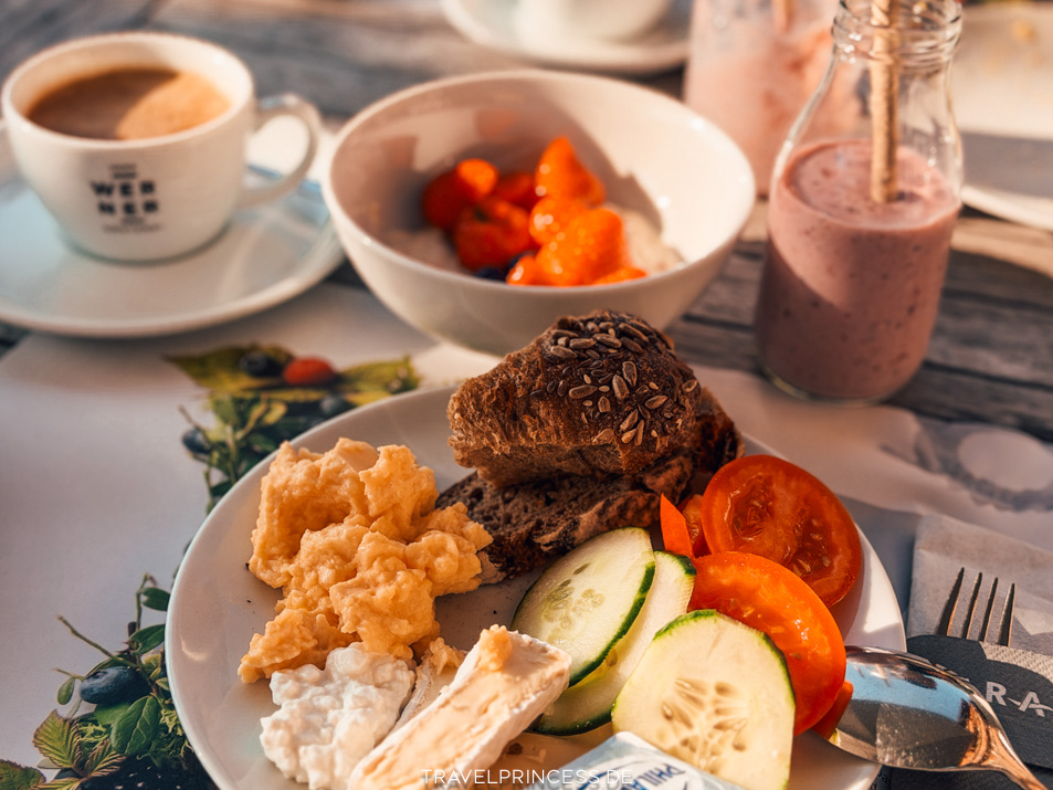 Frühstücksbuffet Puradies Leogang Bio Vegetarisch Auswahl lohnt es sich Erfahrungen Reisebericht Reiseblog Travelprincess
