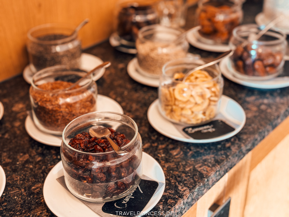 Frühstücksbuffet Puradies Leogang Bio Vegetarisch Auswahl lohnt es sich Erfahrungen Reisebericht Reiseblog Travelprincess