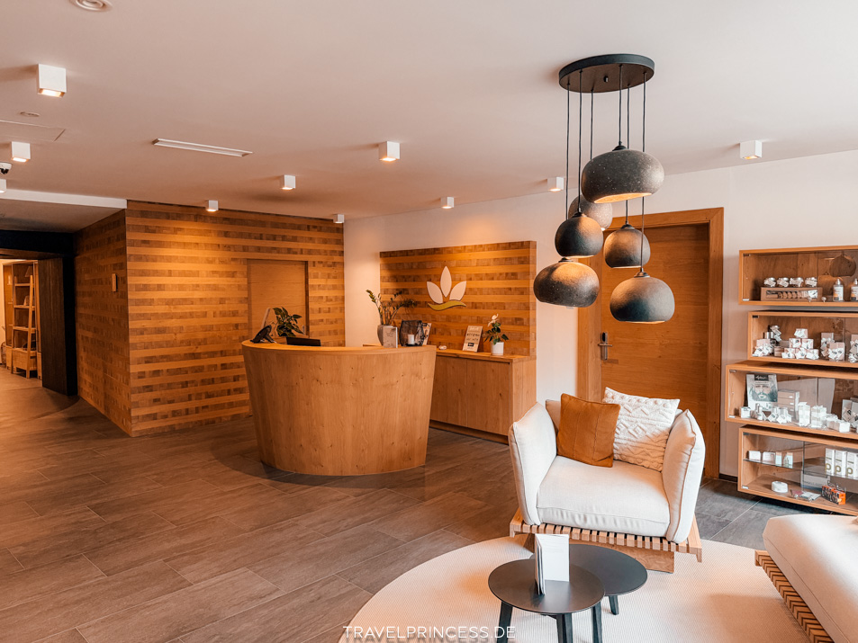 Puradies Leogang Erfahrungen Reisebericht Travelprincess Reiseblog Österreich Tipps Bewertungen Heaven Spa Pool Badeteich Panorama Kinder