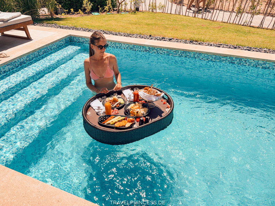 Floating Breakfast privater Pool Suite Soma Bay Resort Renovierung Erfahrungen Rezensionen Tipps Bewertung Soma Bay Ägypten schönster Strand zum Baden und schnorcheln Reisebericht Reiseblog Travelprincess