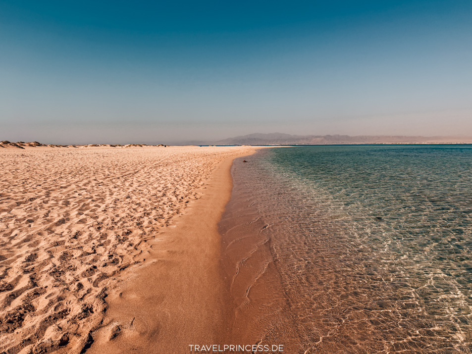 Strand sand fein zum Baden Sheraton Soma Bay Resort Renovierung Erfahrungen Rezensionen Tipps Bewertung Soma Bay Ägypten schönster Strand zum Baden und schnorcheln Reisebericht Reiseblog Travelprincess