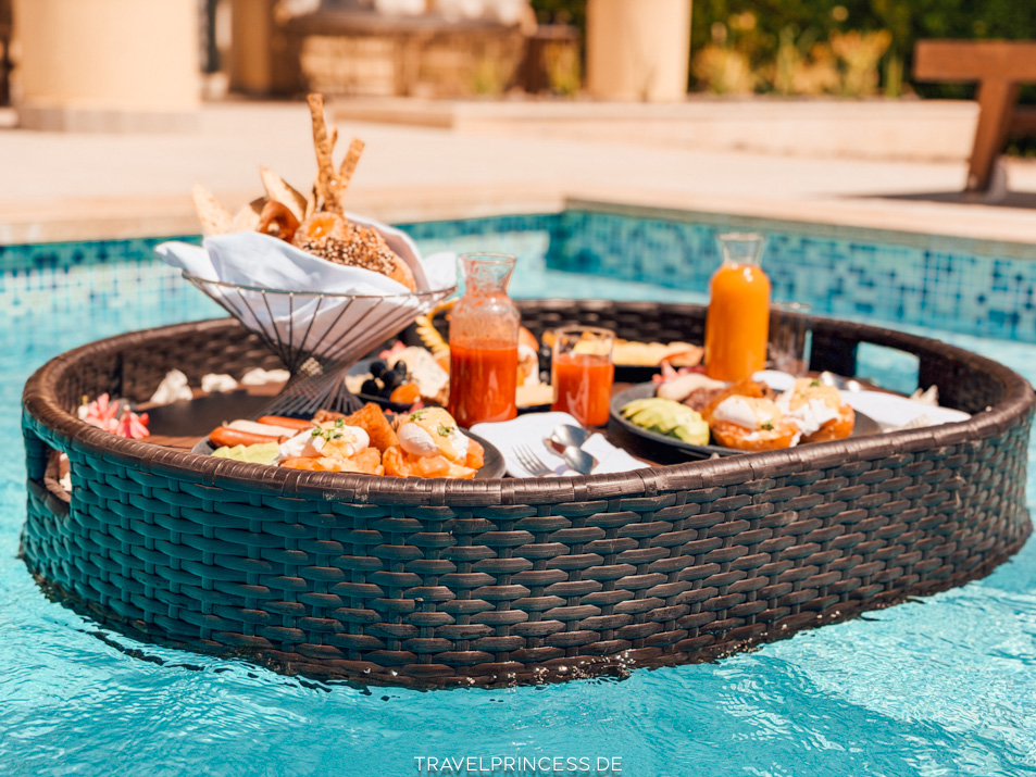 Floating Breakfast privater Pool Suite Soma Bay Resort Renovierung Erfahrungen Rezensionen Tipps Bewertung Soma Bay Ägypten schönster Strand zum Baden und schnorcheln Reisebericht Reiseblog Travelprincess