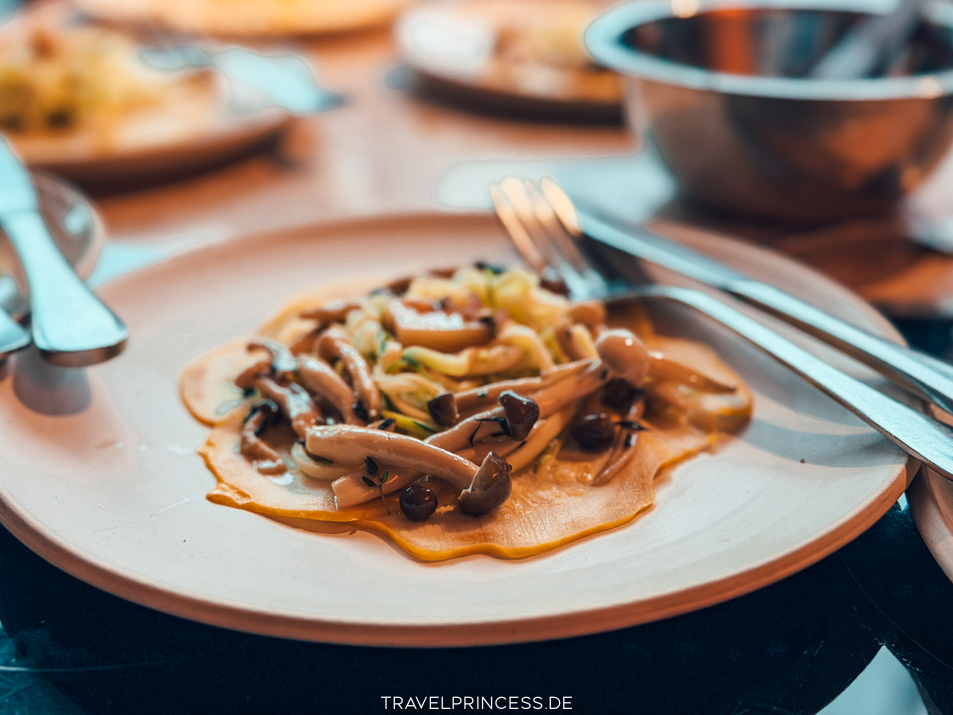 Lyf East Frankfurt Hotel Ostend Main Erfahrungen veganes Hotel Leuchtendroter Städtetrip Deutschland Reiseblog Travelprincess