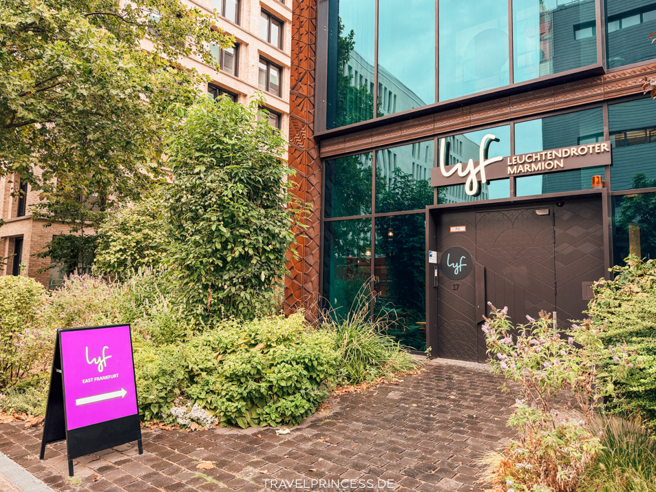 Lyf East Frankfurt Hotel Ostend Main Erfahrungen veganes Hotel Leuchtendroter Städtetrip Deutschland Reiseblog Travelprincess