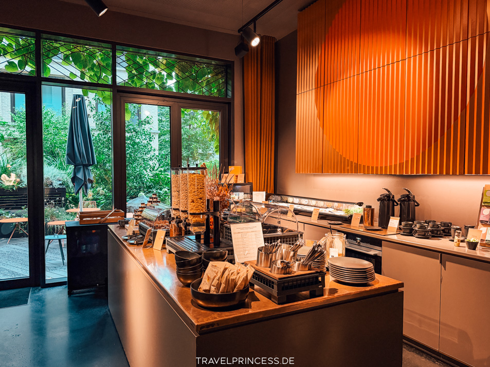 Lyf East Frankfurt Hotel Ostend Main Erfahrungen veganes Hotel Leuchtendroter Städtetrip Deutschland Reiseblog Travelprincess
