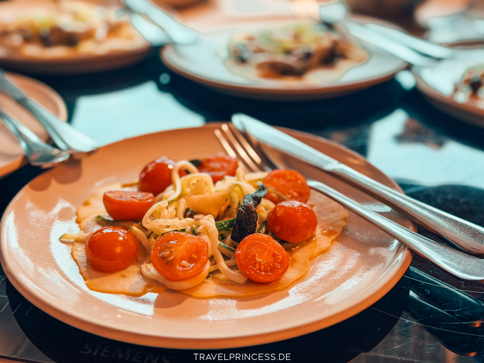 Lyf East Frankfurt Hotel Ostend Main Erfahrungen veganes Hotel Leuchtendroter Städtetrip Deutschland Reiseblog Travelprincess