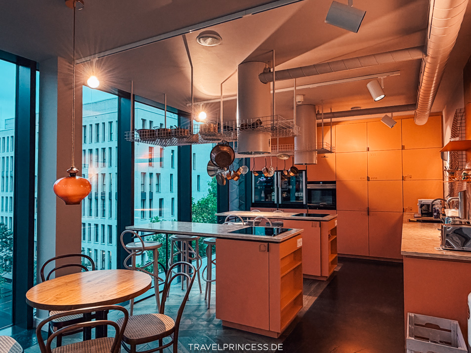 Lyf East Frankfurt Hotel Ostend Main Erfahrungen veganes Hotel Leuchtendroter Städtetrip Deutschland Reiseblog Travelprincess