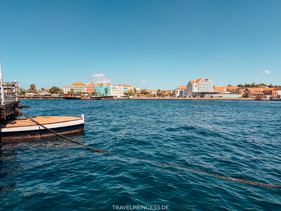 Willemstad Queen Emma Bridge Königin Emma Brücke restauriert Sehenswürdigkeiten Highlights Punta Otrobanda Reiseführer Travelprincess Reiseblog