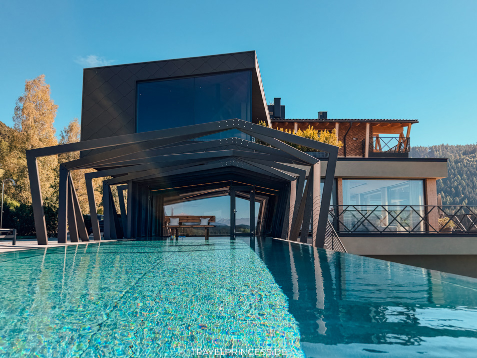 Infinity Pool My Daum Südtirol Aparthotel Erfahrungen Reisebericht Bewertungen Reiseblog Italien Travelprincess Wanderungen Reiseführer